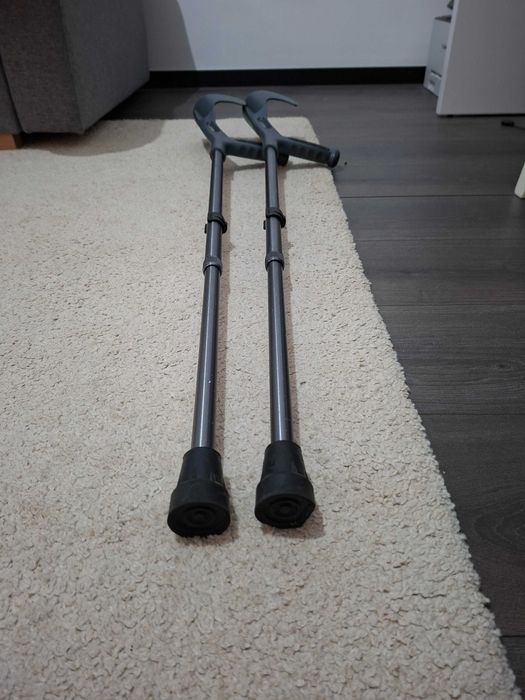 Vând cârje ortopedice 4FIZJO – Reglabile & Confortabile