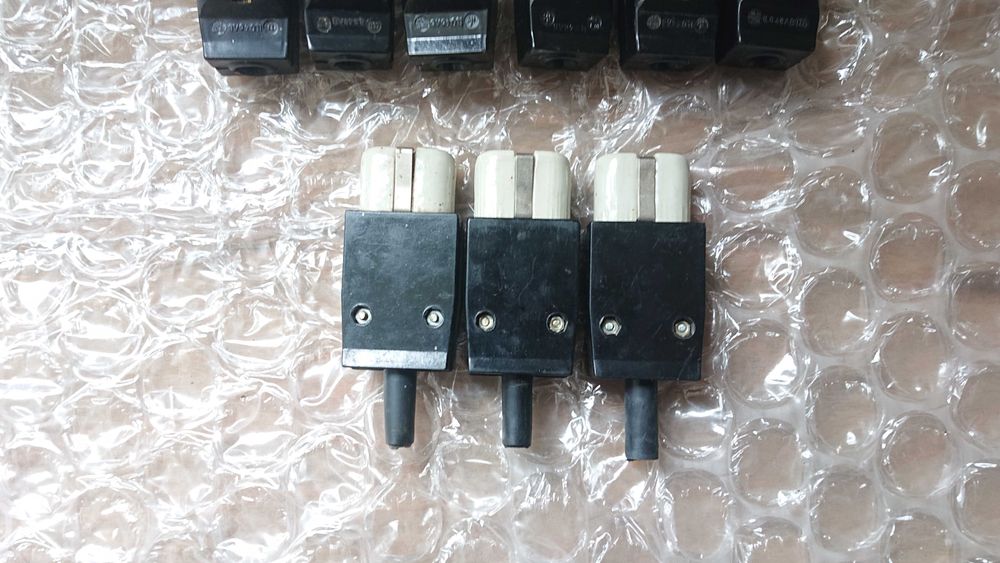 Нови старо производство щекери и щепсели.