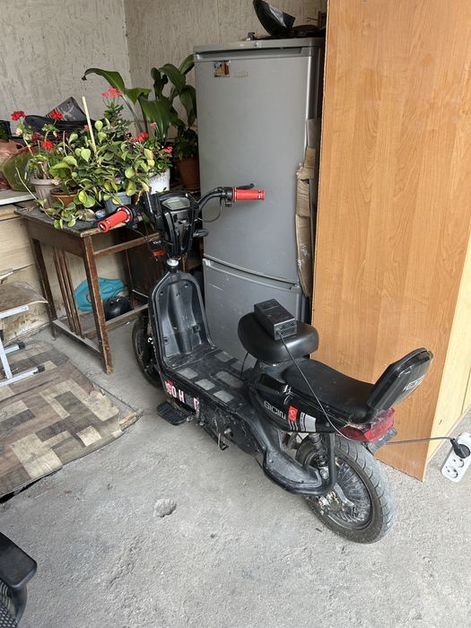 продам скутер ск8