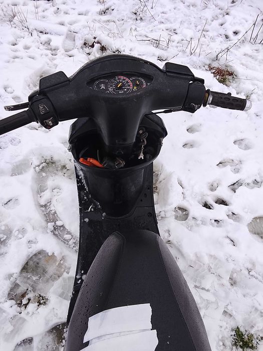 Vând scuter pegout v-clic