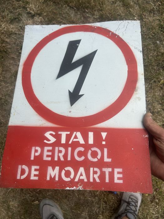 Semn, indicator,panou vechi din perioada comunista
