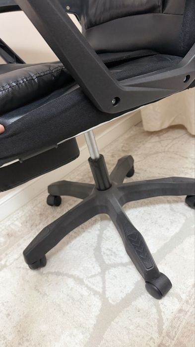 Продам коженную креслу