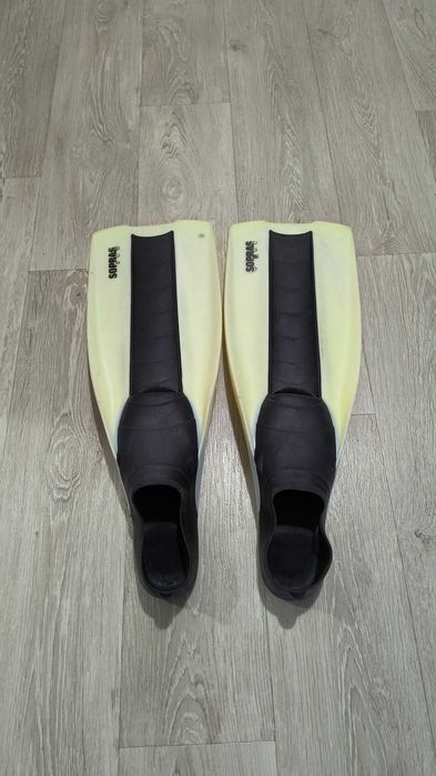Vând Costum neopren și Labe Înot