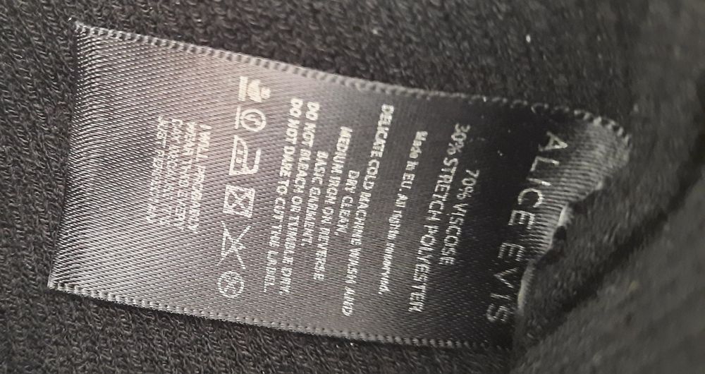 Къса черна пола на Alice Evis