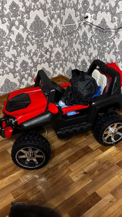 Продам детскую машинку