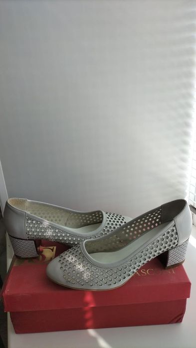 Продам новые туфли кожа размер 38