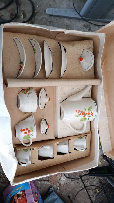 сервиз за кафе , чисто нов, два модела