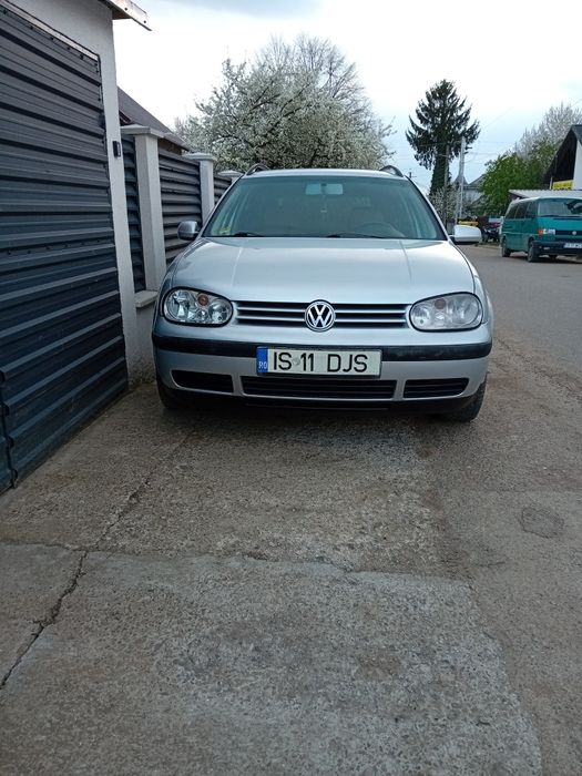 Vând Volkswagen Golf 4