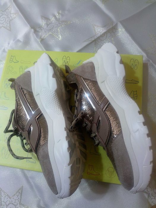 Дамски сникърси в цвят капучино и злато  N:38