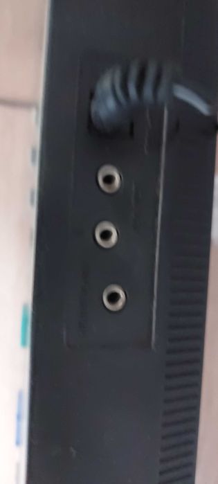 Продавам синтезатор