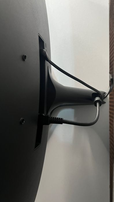 Монитор игогнутый 27" Samsung Full HD