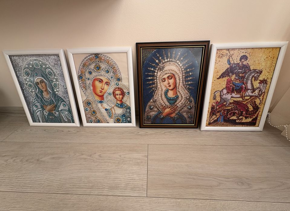 Икони с готови рамки