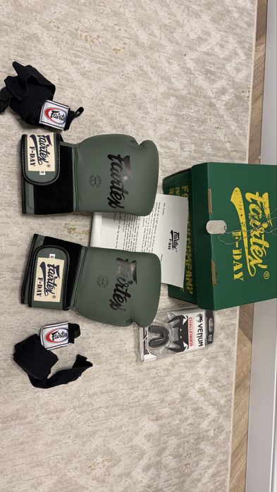 Боксерские перчатки Fairtex