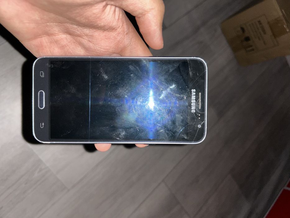 Продам samsung galaxy j3 2016