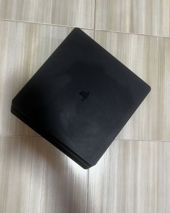 Vand Playstation 4 slim 500gb