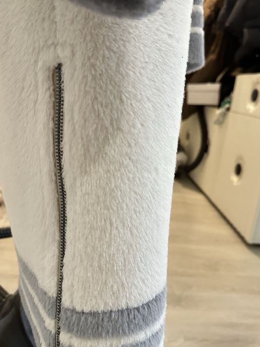 Дубленка Альпака белый с капюшоном