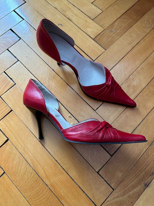 Елегантни дамски обувки средно високи 39 номер