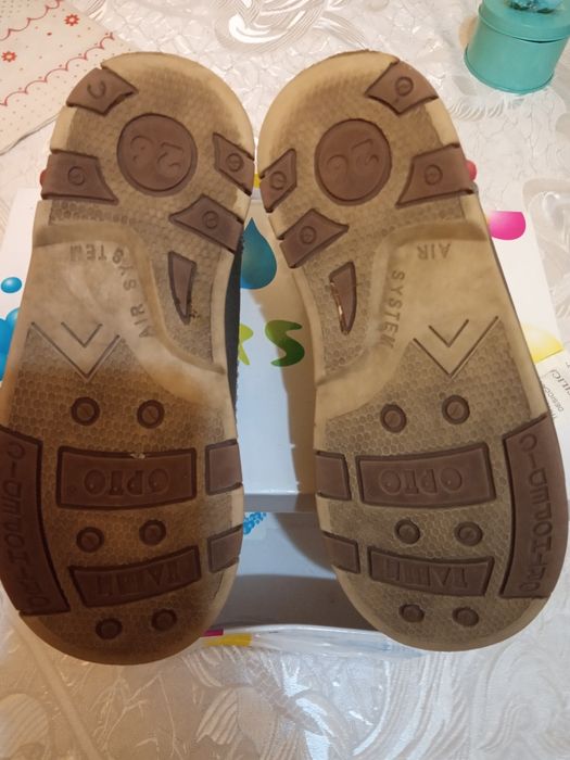 Срочно продам детские сандалики