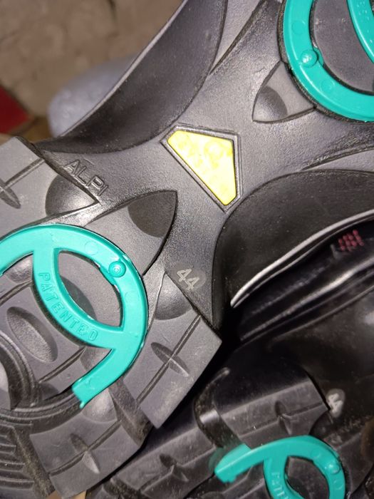 Продам отличные боты