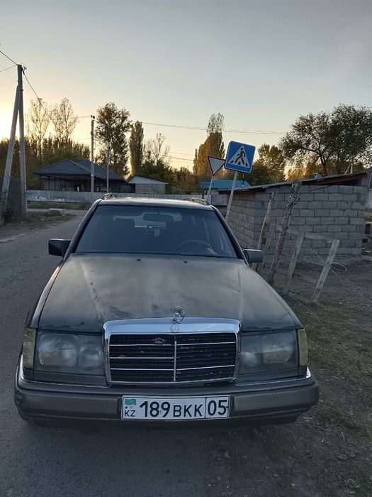 Машина Мерседес .