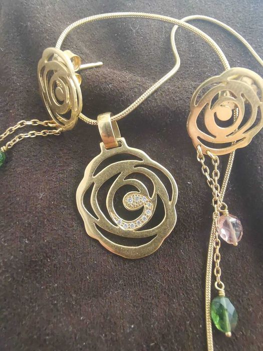 Продавам златен комплект/сет TOUS с диаманти