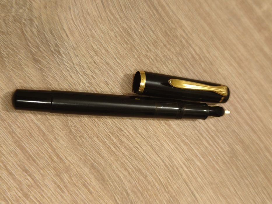 Stilou Pelikan M200  anii 1980 vintage piston unic in Romania