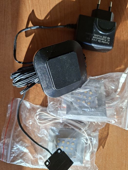 LED плафон за мебели със захранване