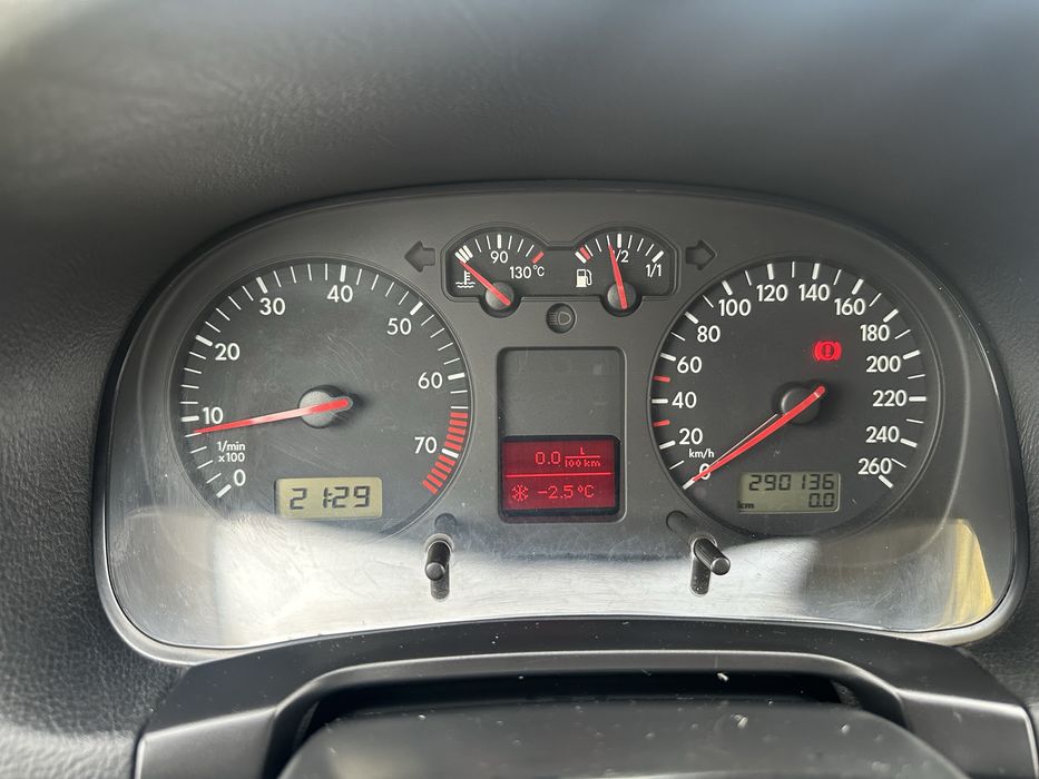 VW Голф 4 2000 г 1.6