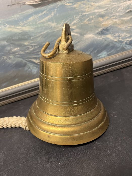 Бронзова,корабна камбана