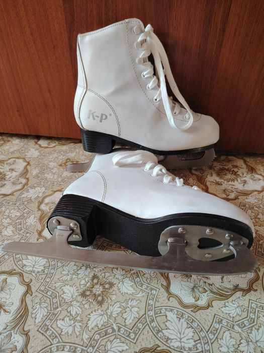 Женские фигурные коньки