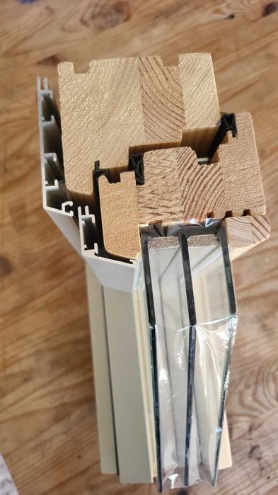 Ferestre din lemn stratificat-stejar, cireș, pin, meranti, nuc, paltin