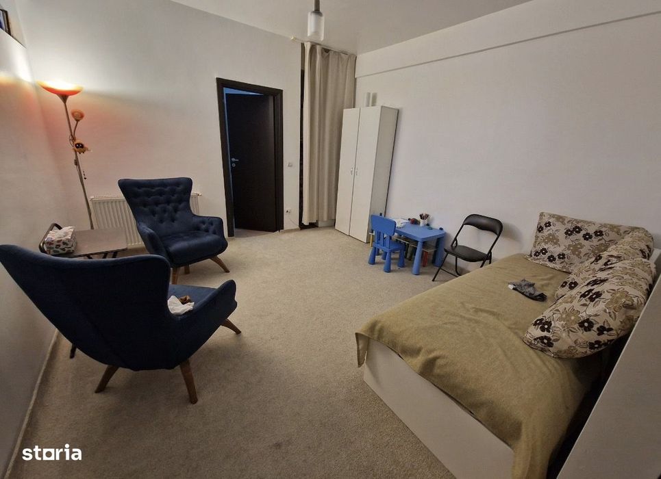 Vânzare garsonieră zona Damaroaia pretabil pentru : salon / locuință