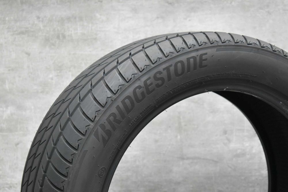 Гума 305/40/20 Bridgestone
