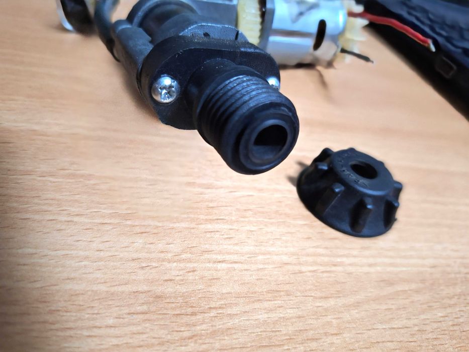 Compresor auto cu piston la 12 volti