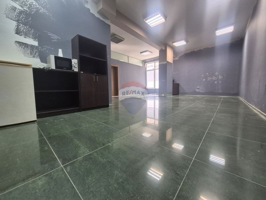 Офис под наем, района на Лятно Кино Тракия,гр.Варна,ДВ 4554