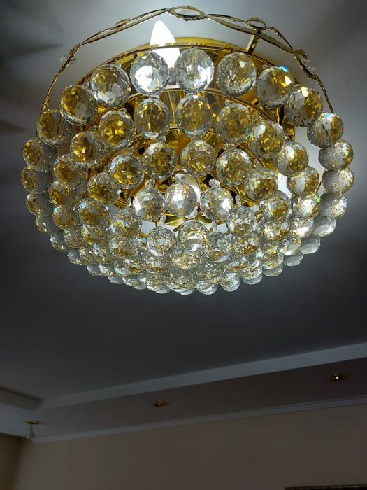 Люстра красивая!