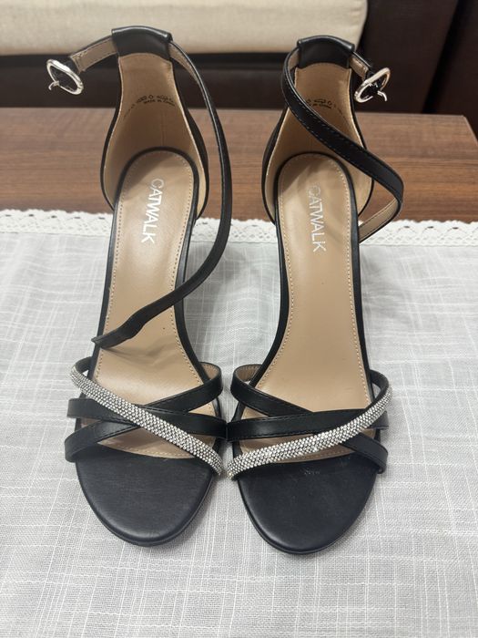 Vand sandale elegante