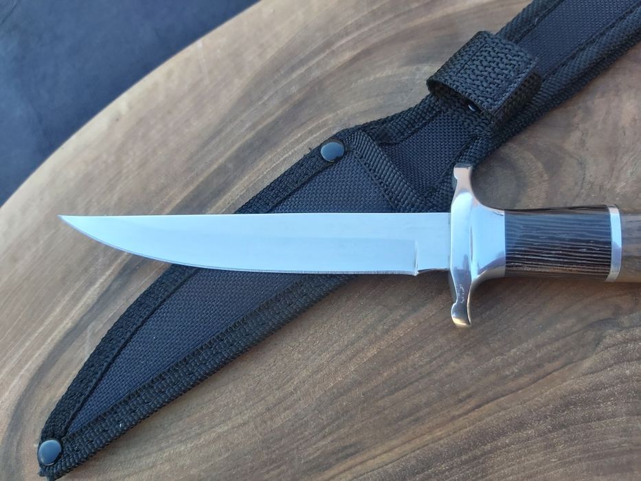 Ловен нож с текстилна кания