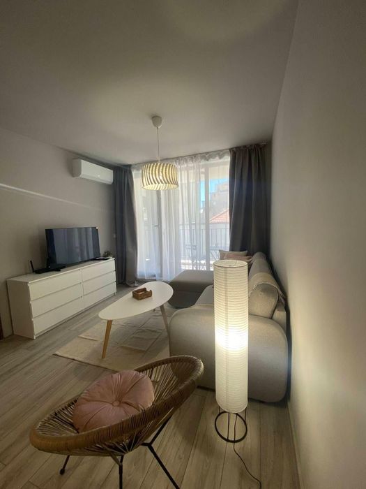 Дава се под наем Двустаен апартамент в Варна, Център - 60 кв.м за 613 € - Снимка #3