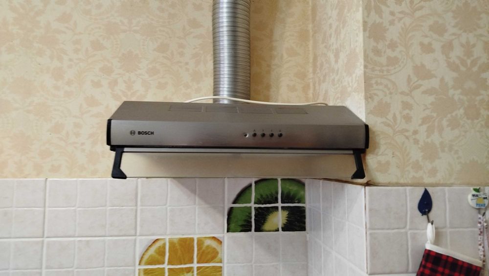 Продам вытяжку Bosch DHU665CQ/02