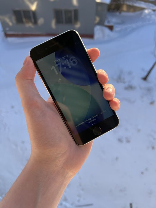 продам iphone se 64 gb