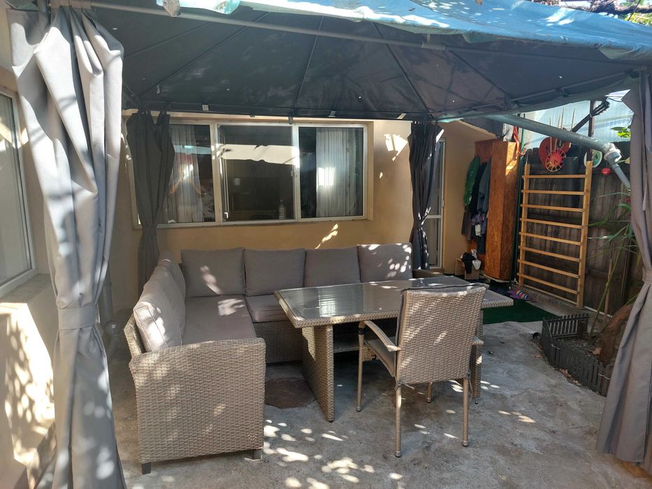 Vand set canapele, masa, scaun si pavilion terasa