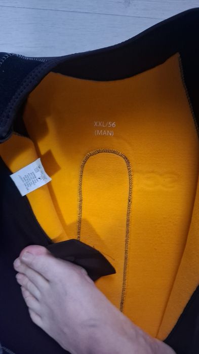 Vand costum neopren grosimea de 3 de la scubapro nou nepurtat marimea xxl sau 56.