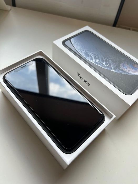 Продам iPhone XR