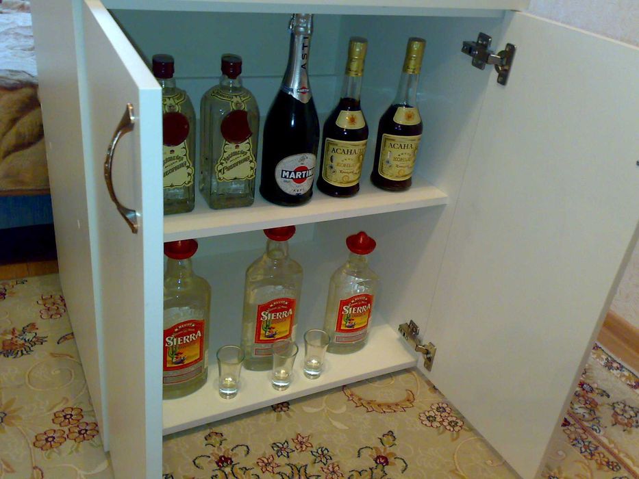 Продам тумбу-шкаф.