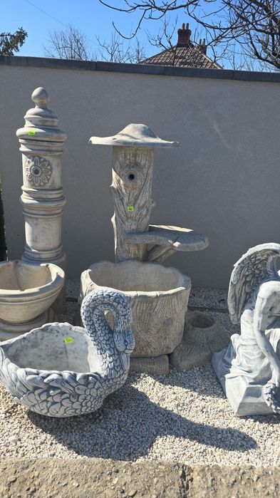 Masa și scaun din beton/jardiniere și faraoni /Lei și cismele