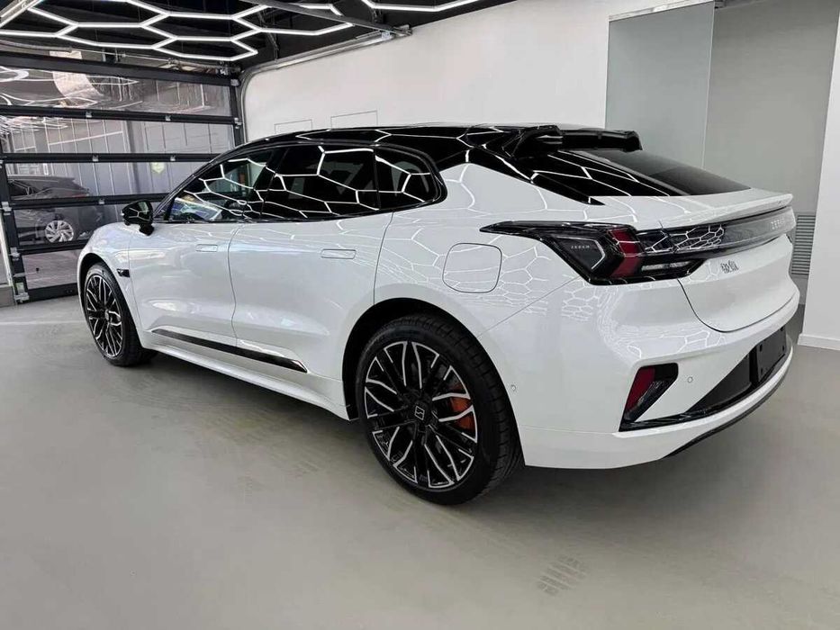 Zeekr 001 WRWD 750 km pod zakaz