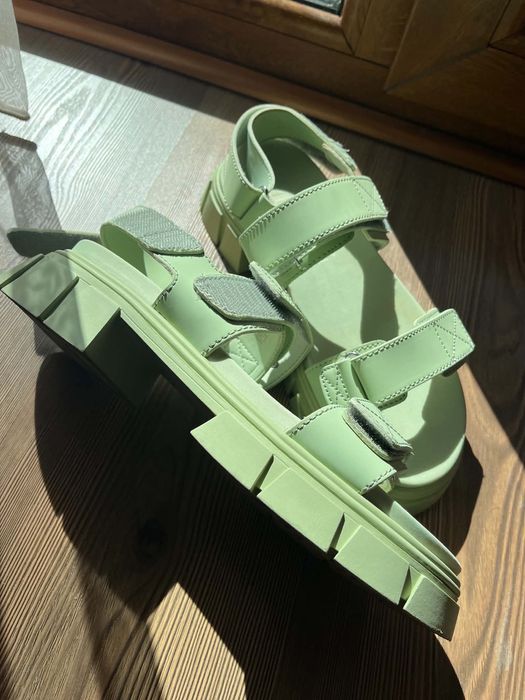 Зелени сандали Mango