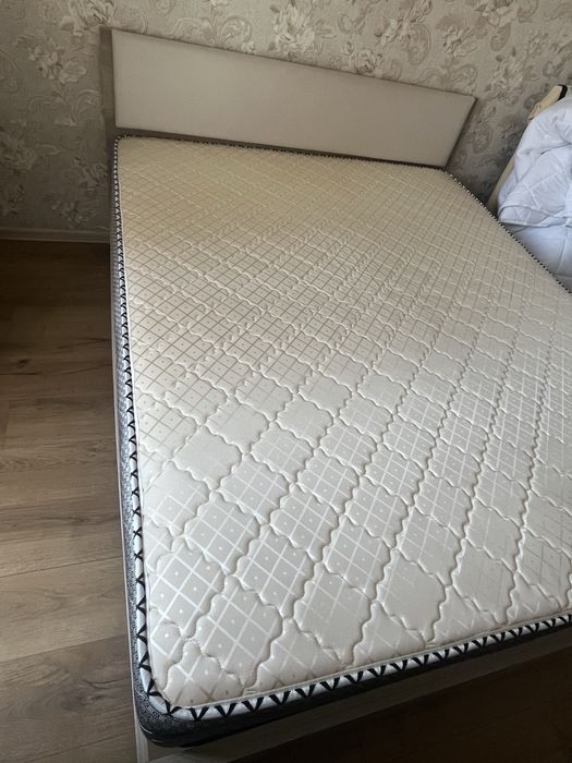 Продам кровать двухспальнюю