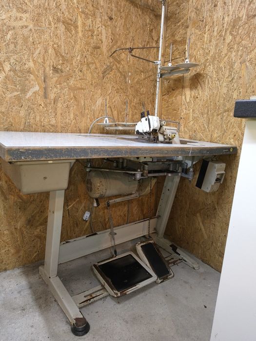 Mașină de surfilat industrială marca Brother